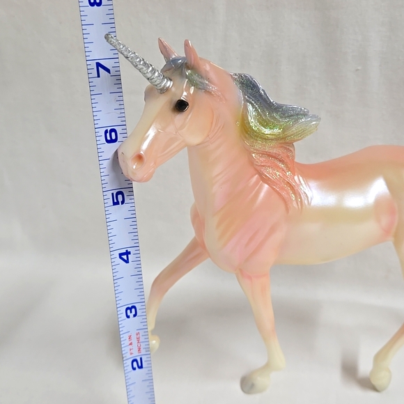Breyer Reeves Unicorn Rainbow Glitter Mane Tail Pink BEAUTIFUL SHINY - Picture 3 of 16